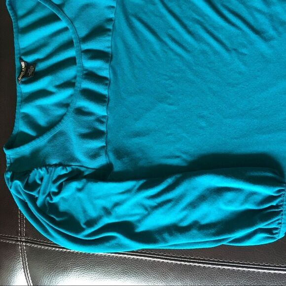 Guess top women’s size medium turquoise aqua long shirt good coverage modest - Picture 8 of 10